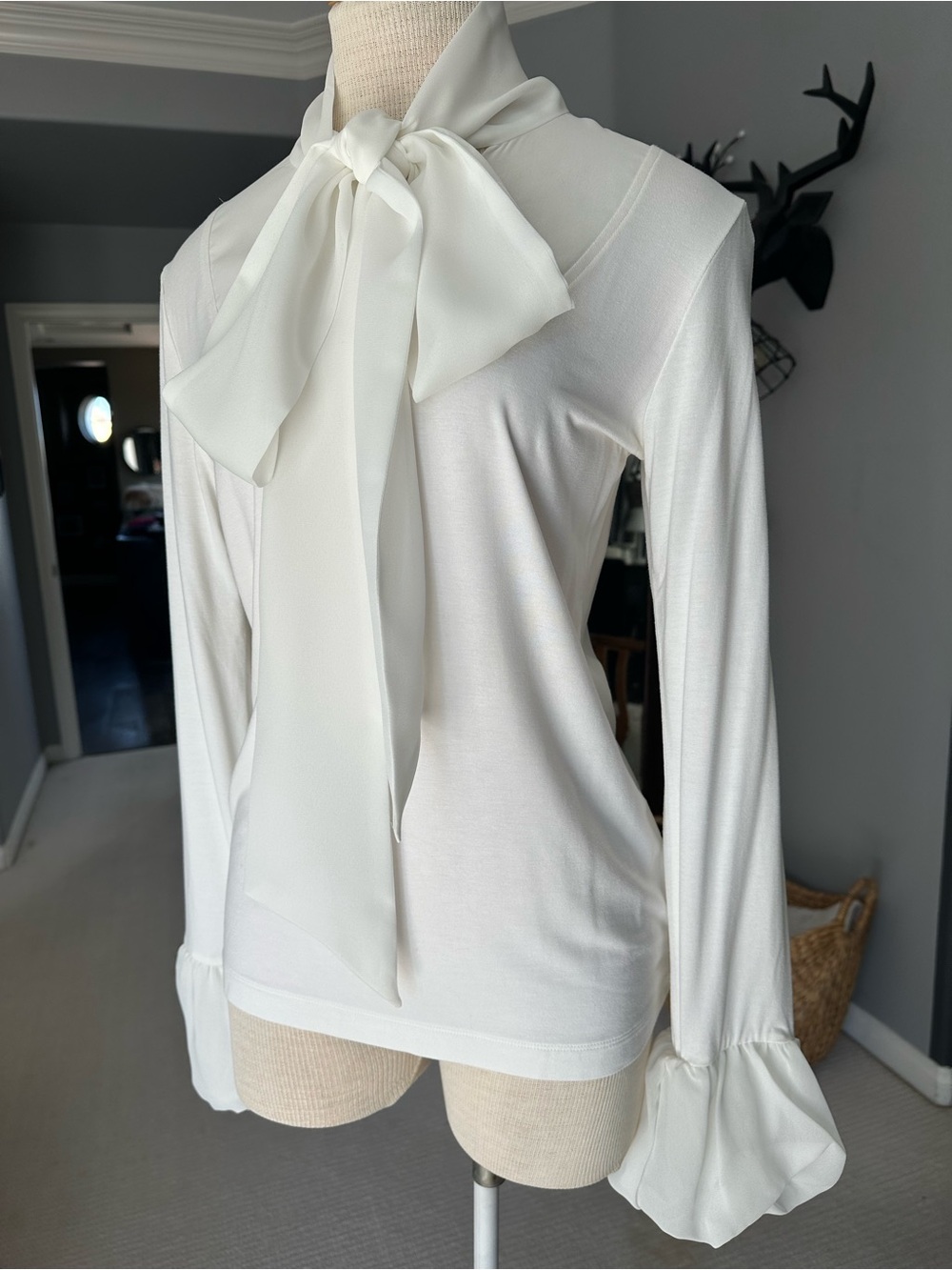 CAbi Bow-Neck and Puff Sleeves Long Sleeve Blouse size medium